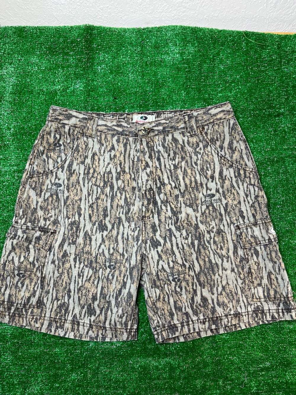 Mossy Oak Cargo (wide leg fit) Shorts Size L Bottomland Camo